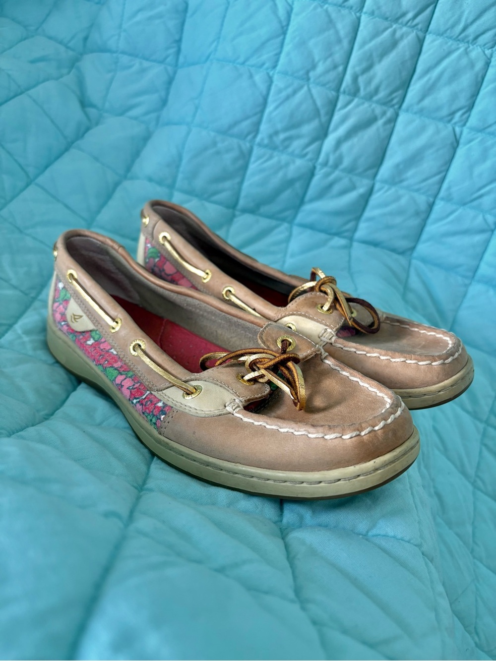 🌺 Sperry Topsider Slip On Shoes with Floral 🌺 and Gold 💛